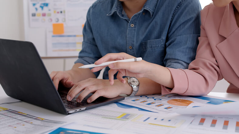 A digital marketing training grad using analytics tools